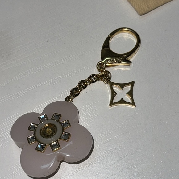 Authenticity 🩷Louis Vuitton 🩷 Pinks Gold Charm keyholder - Picture 12 of 17